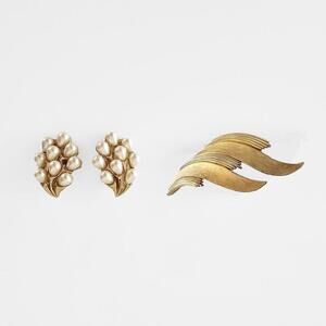 Vintage Trifari Brooch Gold Tone and Crown Trifari Pearl Cluster Clip Earrings